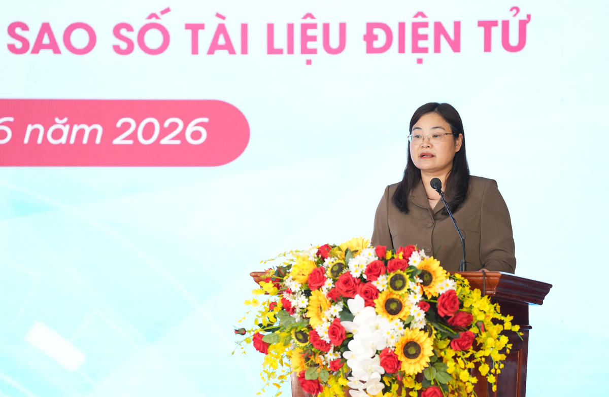 Đồng chí Hà Lan Anh - Phó Chủ tịch UBND tỉnh Ninh Bình phát biểu tại buổi lễ