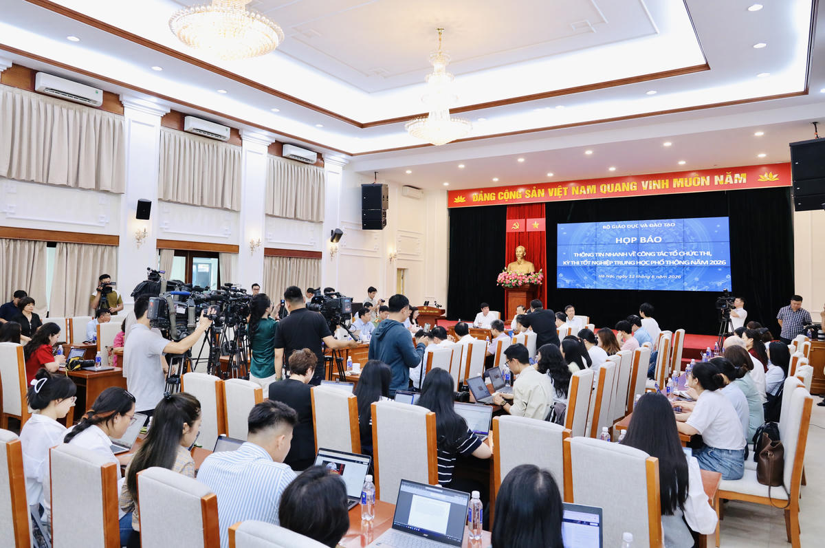 Toàn cảnh buổi họp báo.