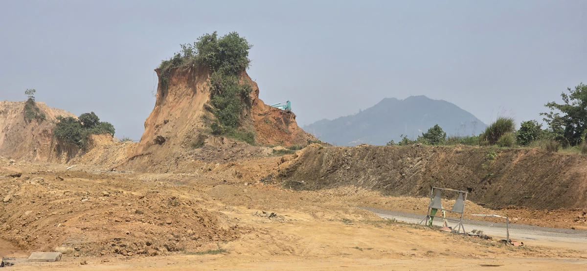Một mỏ đất đang khai thác. Ảnh minh họa.