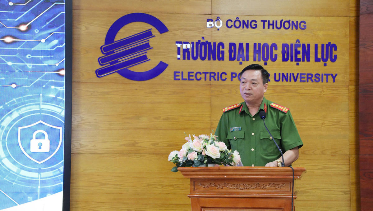 Đại tá PGS.TS Nguyễn Đăng Sáu, Phó Giám đốc Học viện Cảnh sát nhân dân phát biểu đề dẫn.