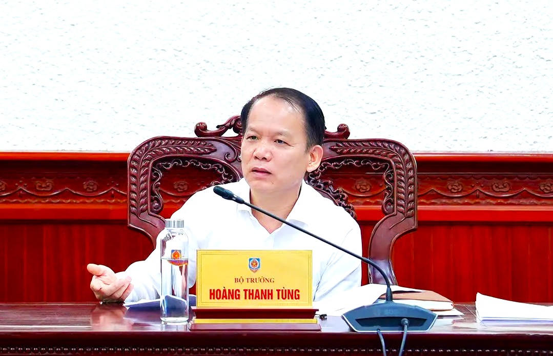 Bộ trưởng Bộ Tư pháp Hoàng Thanh Tùng phát biểu chỉ đạo. 