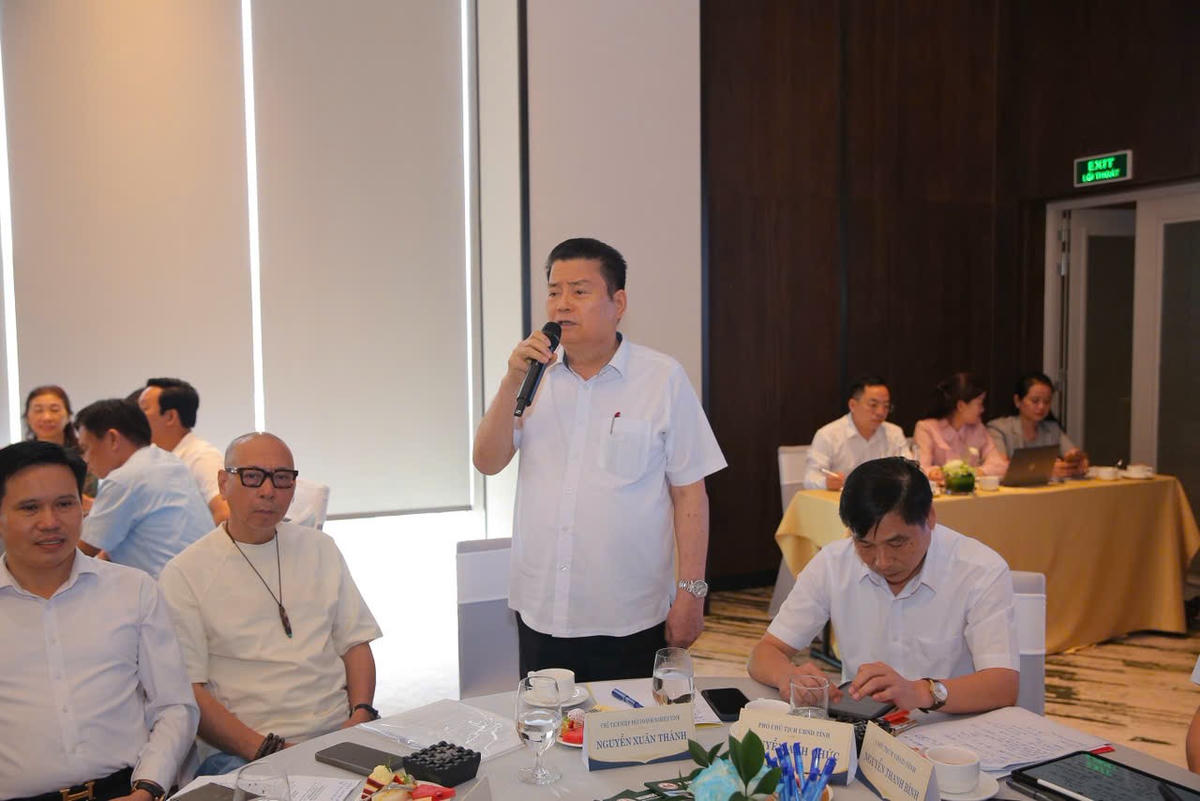 Ông Nguyễn Xuân Thành - Chủ tịch Hiệp hội doanh nghiệp tỉnh Ninh Bình đánh giá cao sáng kiến tổ chức chương trình đối thoại với doanh nghiệp của lãnh đạo UBND tỉnh Ninh Bình. Ảnh: Đình Minh