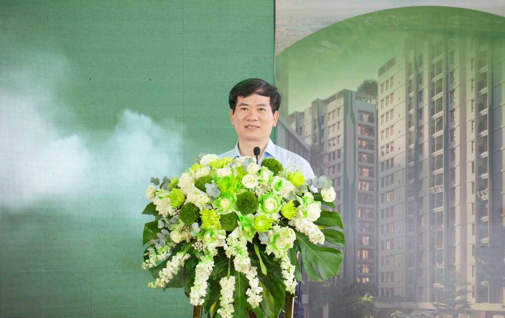 Ông Vũ Quyết Tiến, Phó Bí thư Tỉnh ủy, Chủ tịch Ủy ban MTTQ Việt Nam tỉnh Quảng Ninh phát biểu tại lễ khởi công. Ảnh: QMG.