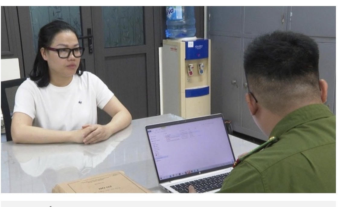 Đối tượng Mai Hà Trang tại cơ quan công an.