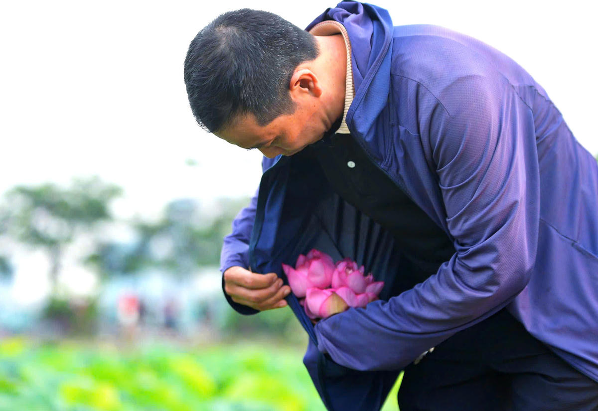 Công việc tưởng đơn giản nhưng đòi hỏi sự khéo léo.