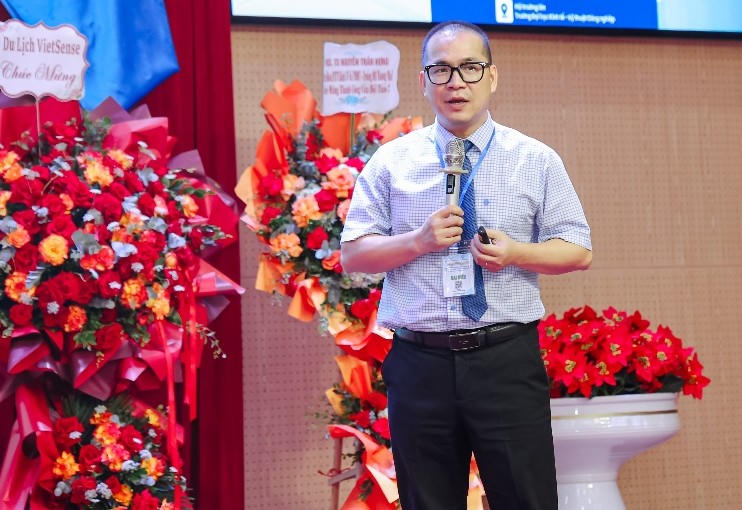 Theo PGS.TS. Phạm Hồng Long, phát triển xanh không chỉ là xanh về môi trường mà còn là xanh trong cách ứng xử.