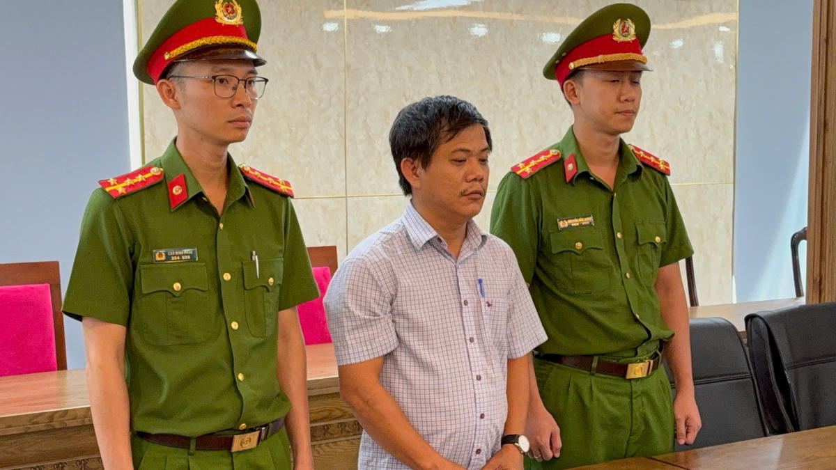 Lực lượng Công an TP Đà Nẵng bắt đối tượng Trần Minh Luân. Ảnh: CA Đà Nẵng.