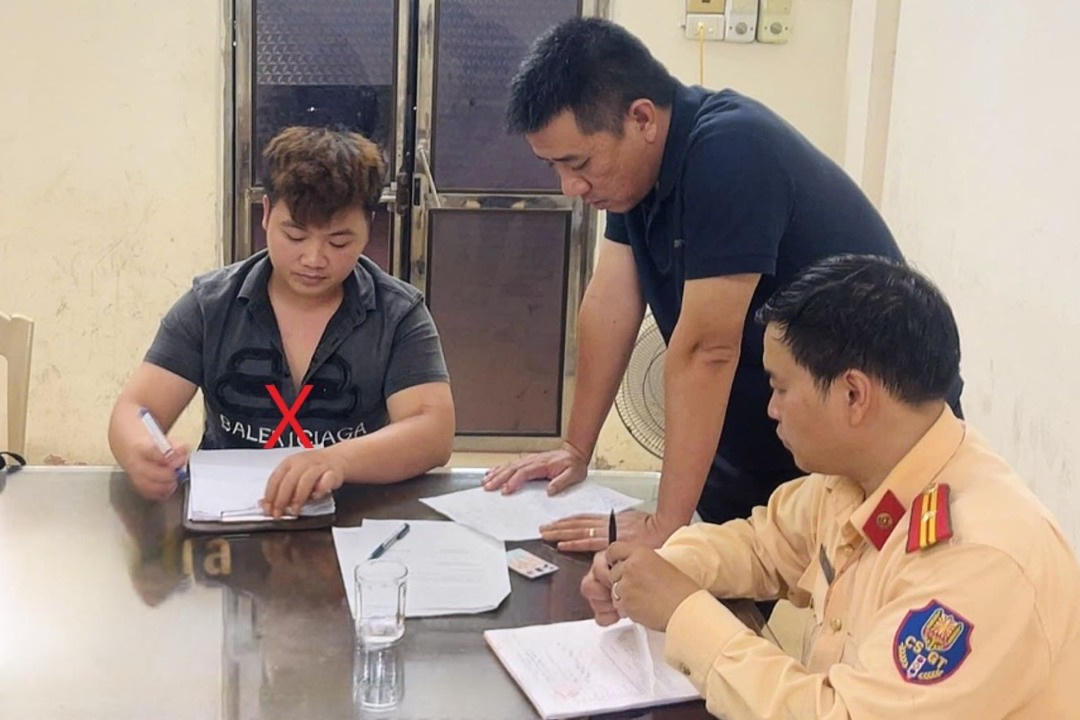 Lê Duy Lâm bị lập biên bản với 2 lỗi vi phạm. Ảnh: CATH