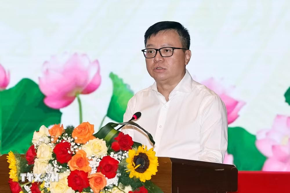 Đồng chí Lê Quốc Minh, Phó Trưởng Ban Tuyên giáo và Dân vận Trung ương, Tổng Biên tập Báo Nhân Dân, Chủ tịch Hội Nhà báo Việt Nam phát biểu. (Ảnh: Doãn Tấn/TTXVN)

