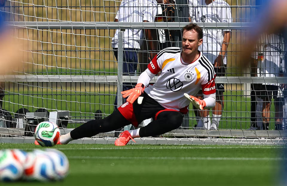 Thủ môn Manuel Neuer của Đức trong một buổi tập luyện. Nguồn: Reuters.