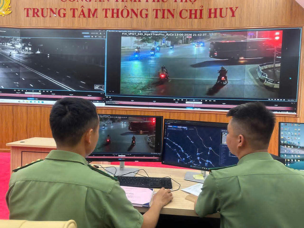 Hình ảnh những thanh niên mang theo hung khí được ghi nhận tại Trung tâm Thông tin chỉ huy Công an tỉnh Phú Thọ. Ảnh: CACC.