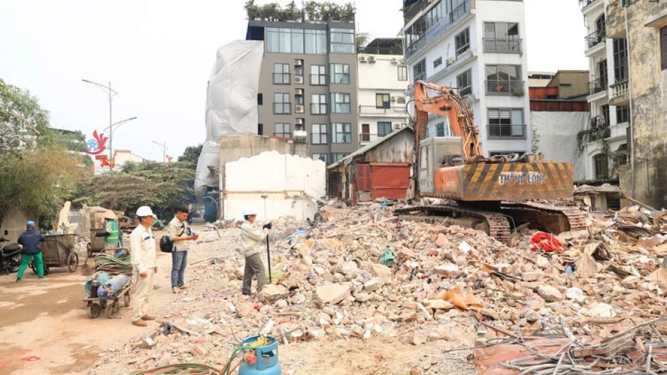 Hà Nội đề xuất hỗ trợ đối với các công trình xây dựng không hợp pháp trên đất đủ điều kiện được bồi thường. Ảnh minh họa.