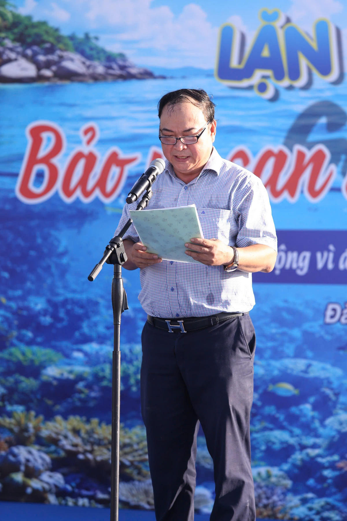 Hơn 1.300 tình nguyện viên dọn vệ sinh biển Đà Nẵng, bảo vệ rạn san hô