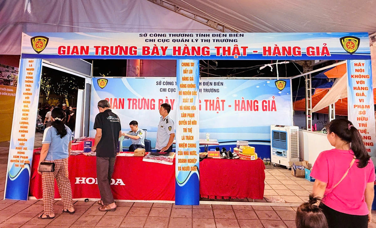 Hội chợ diễn ra tại Quảng trường 7/5 đến hết ngày 21/6. Ảnh: T.H.