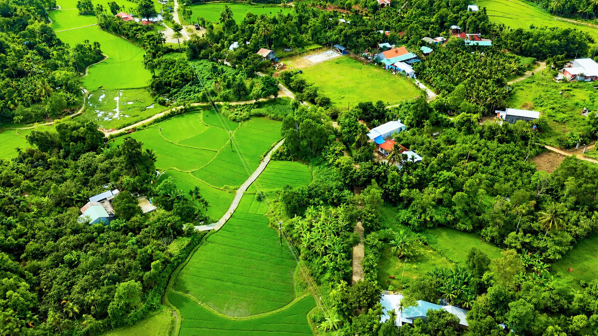 Một góc nhìn trên cao làng cổ Lộc Yên. Ảnh: CĐ.