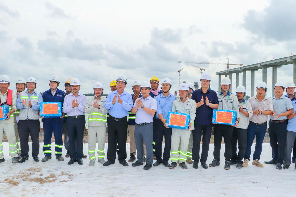 Hạng mục cầu dẫn dự kiến hoàn thành trong năm 2026.