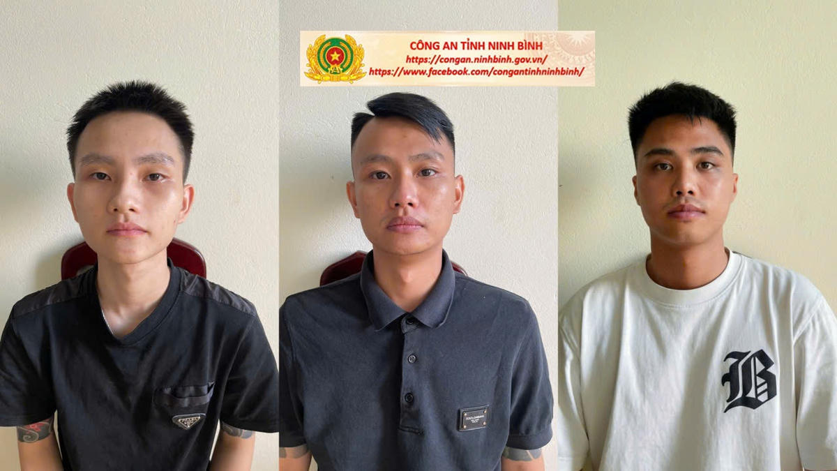 Duy Anh, Duy Khánh và Đức Vũ tại cơ quan điều tra. Ảnh: CANB