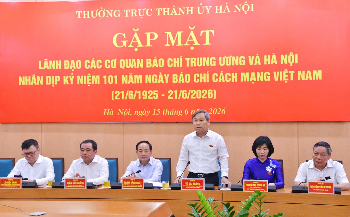 Phó Bí thư Thành uỷ, Chủ tịch UBND TP Hà Nội Vũ Đại Thắng phát biểu tại cuộc gặp mặt
