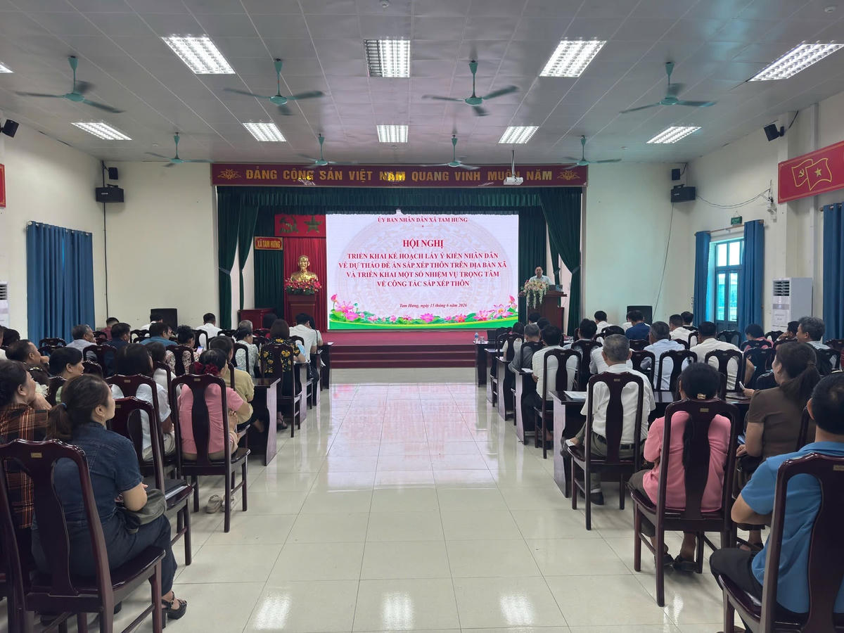 Toàn cảnh hội nghị lấy ý kiến nhân dân về Đề án sắp xếp thôn. Ảnh: T.H