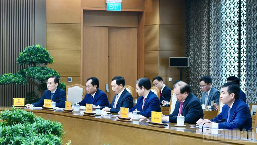 Lãnh đạo các bộ, ngành Trung ương tham dự cuộc điện đàm. (Ảnh: Thanh Giang)