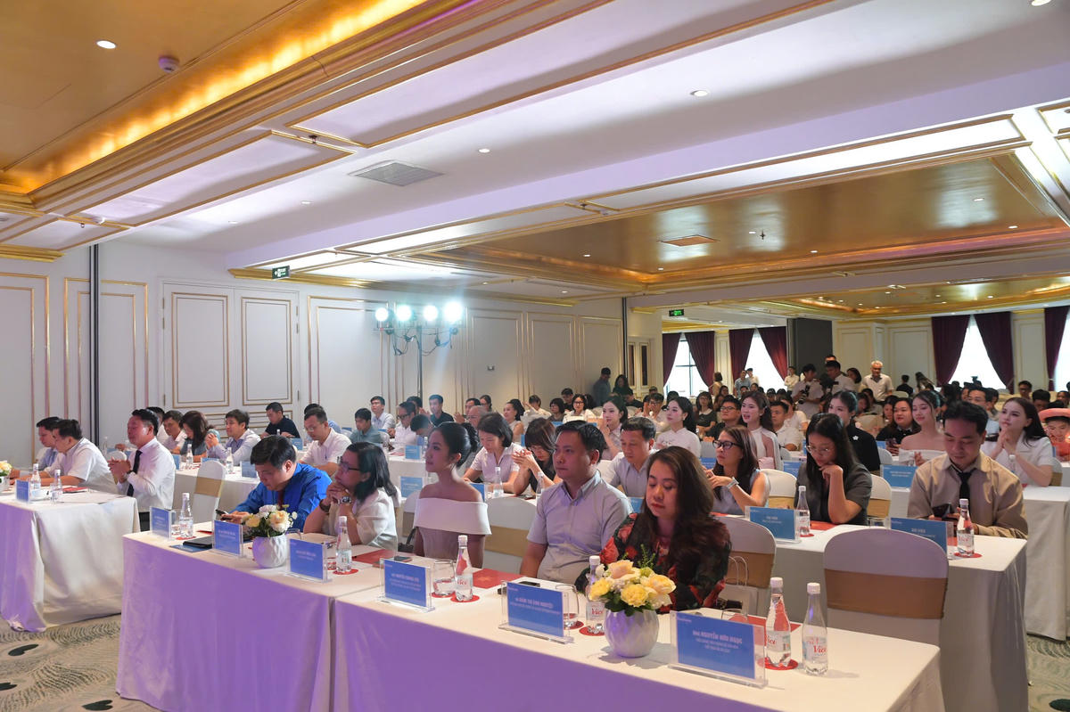 Toàn cảnh buổi họp báo.