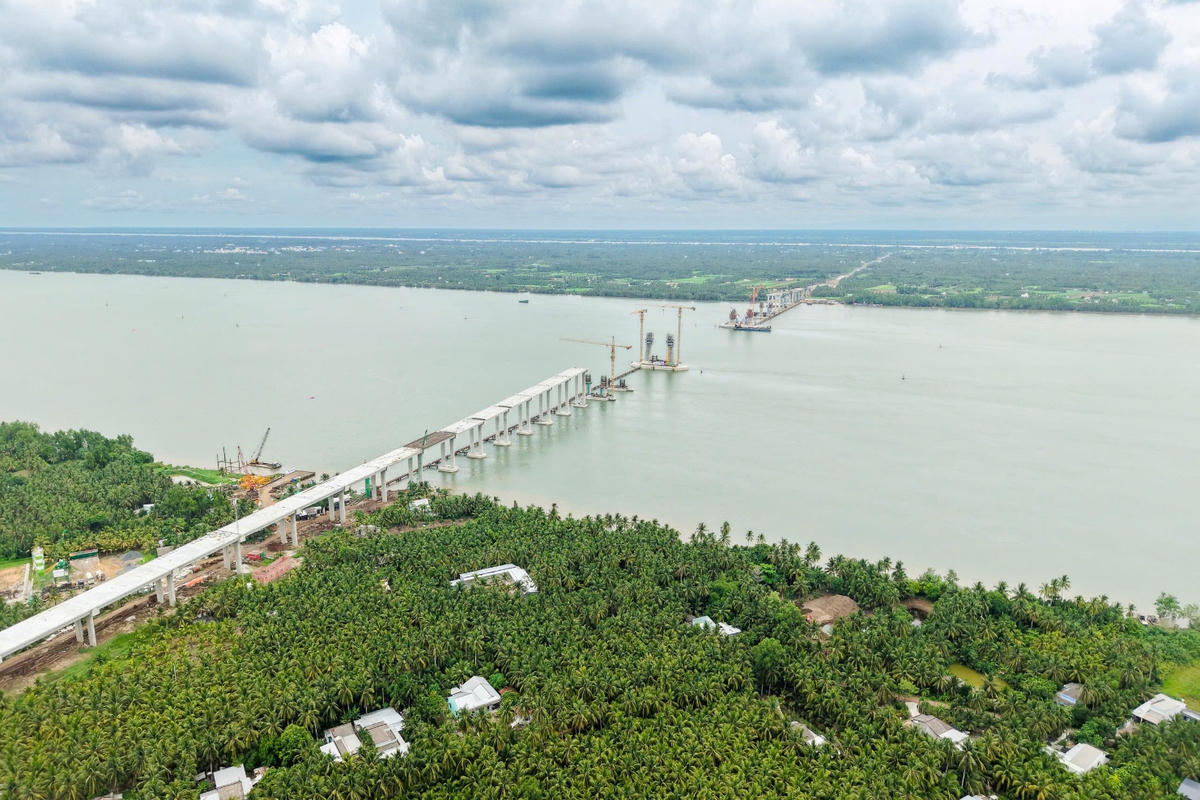 Công trình được đánh giá có độ phức tạp kỹ thuật cao bậc nhất khu vực Đồng bằng sông Cửu Long, đặt ra nhiều yêu cầu khắt khe về địa chất, thủy văn, công nghệ thi công và tổ chức nguồn lực.