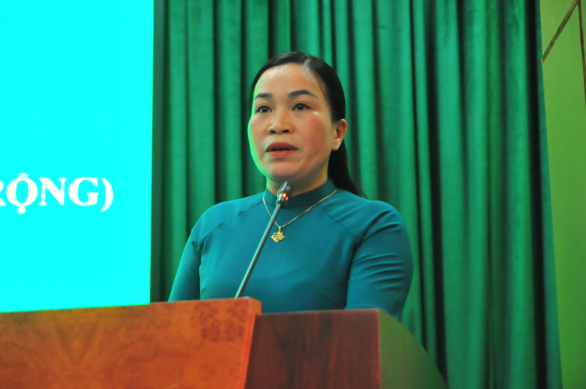 Bà Chu Thị Ngọc Diệp, Phó Chủ tịch Ủy ban MTTQ Việt Nam tỉnh, Chủ tịch Hội Nông dân tỉnh Tuyên Quang phát biểu tại Hội nghị.