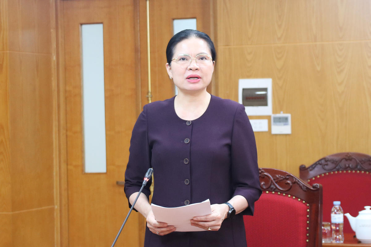 Phó Chủ tịch - Tổng Thư ký UBTƯ MTTQ Việt Nam Hà Thị Nga phát biểu tại Hội nghị.