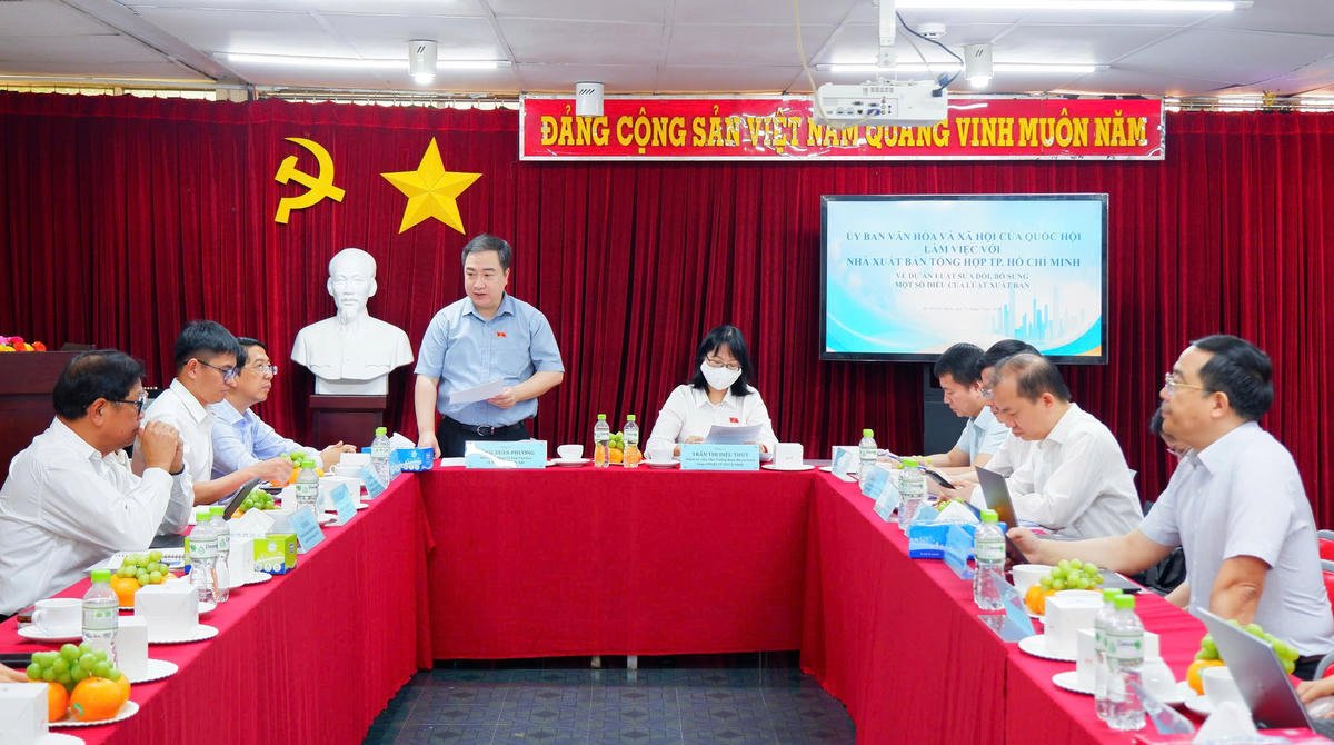 Quang cảnh buổi làm việc của đoàn khảo sát của Ủy ban Văn hóa và Xã hội (Quốc hội). Hoa Lê.