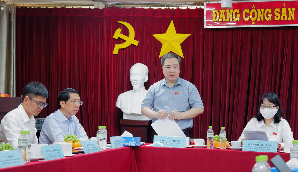 Ông Đặng Xuân Phương, Phó Chủ nhiệm Ủy ban Văn hóa và Xã hội của Quốc hội phát biểu. Hoa Lê.