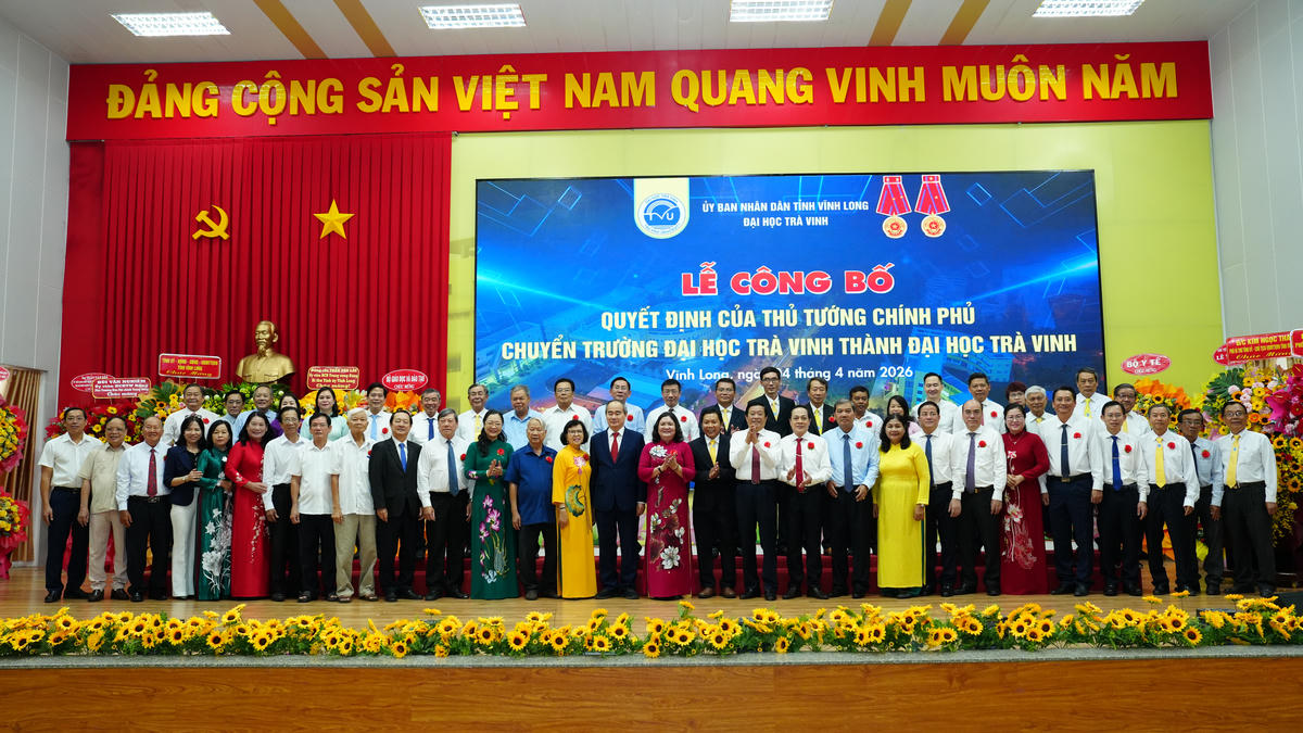 Lễ công bố Quyết định của Thủ tướng Chính phủ về việc chuyển Trường đại học Trà Vinh thành Đại học Trà Vinh.