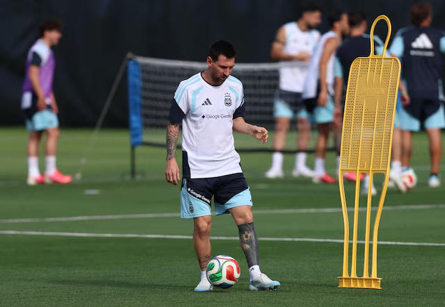 Lionel Messi trong buổi tập luyện của Argentina. Nguồn: Reuters.