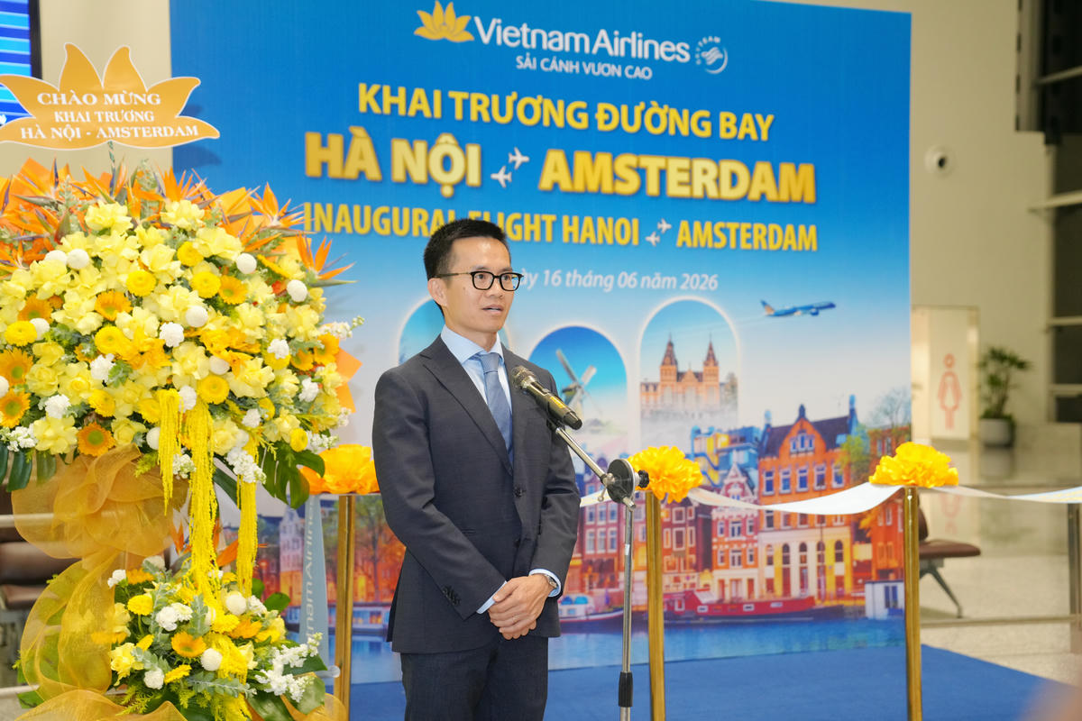 Phó Tổng giám đốc Vietnam Airlines Nguyễn Quang Trung phát biểu.