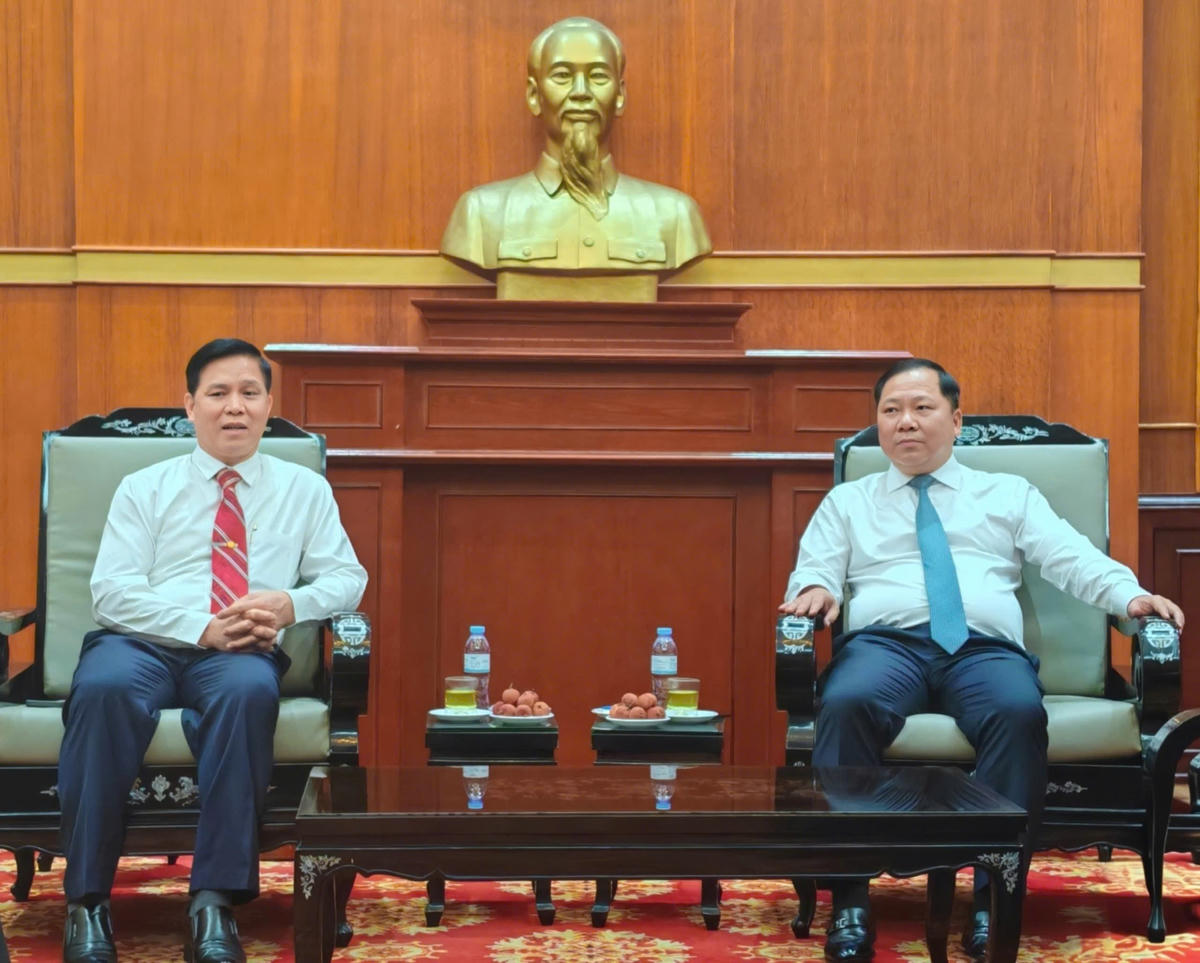 Ông Nguyễn Phi Long, Ủy viên Trung ương Đảng, Phó Bí thư Thường trực Đảng ủy MTTQ, các đoàn thể Trung ương, Phó Chủ tịch Ủy ban Trung ương MTTQ Việt Nam và Mục sư Nguyễn Hữu Mạc, Hội trưởng Hội Thánh Tin Lành Việt Nam (miền Bắc)