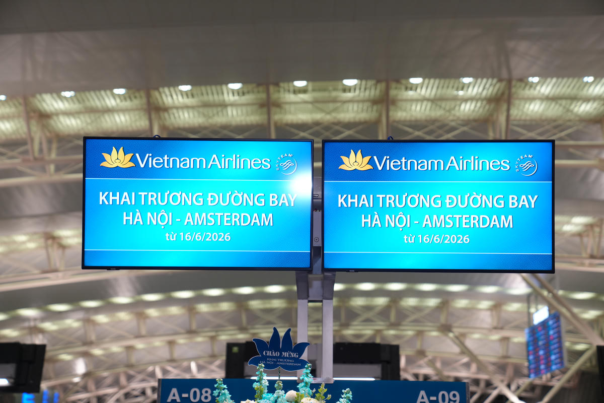 Chính thức khai trương đường bay thẳng HAN-AMS.