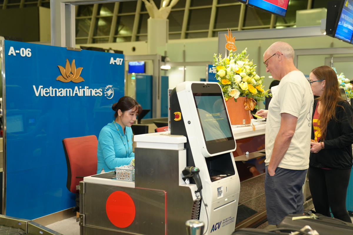 Hành khách checkin chuyến bay HAN-AMS.