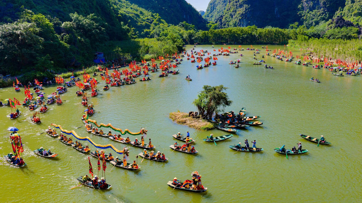 Từ mùa lúa chín đến thương hiệu du lịch Ninh Bình