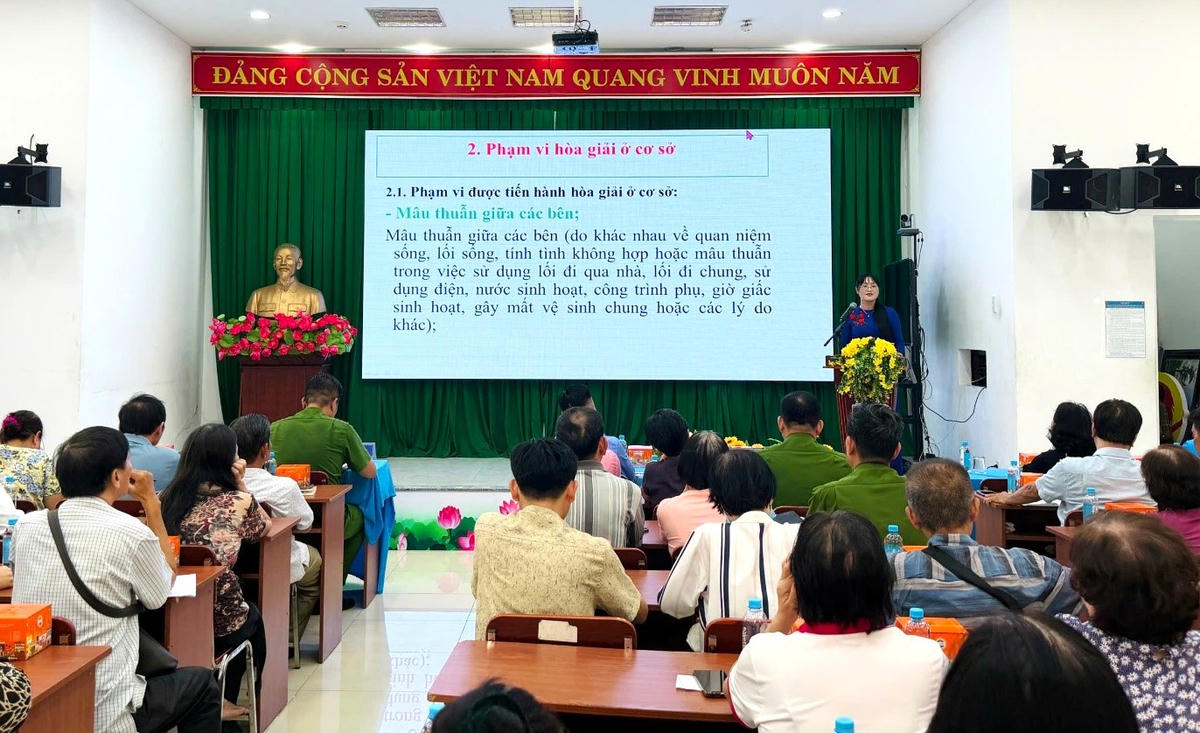 Báo cáo viên Sở Tư pháp hướng dẫn kỹ năng xử lý tình huống phát sinh trong quá trình hoà giải.