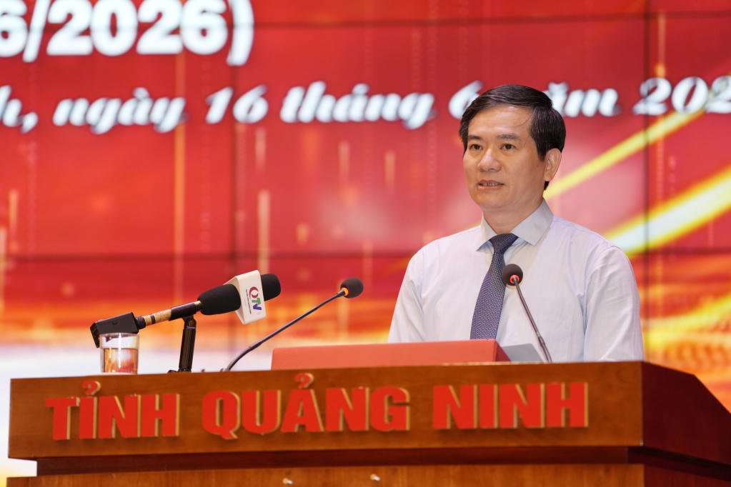 Ông Vũ Quyết Tiến, Phó Bí thư Tỉnh ủy, Chủ tịch Ủy ban MTTQ Việt Nam tỉnh Quảng Ninh ghi nhận những đóng góp của báo chí Quảng Ninh trong thời gian qua.