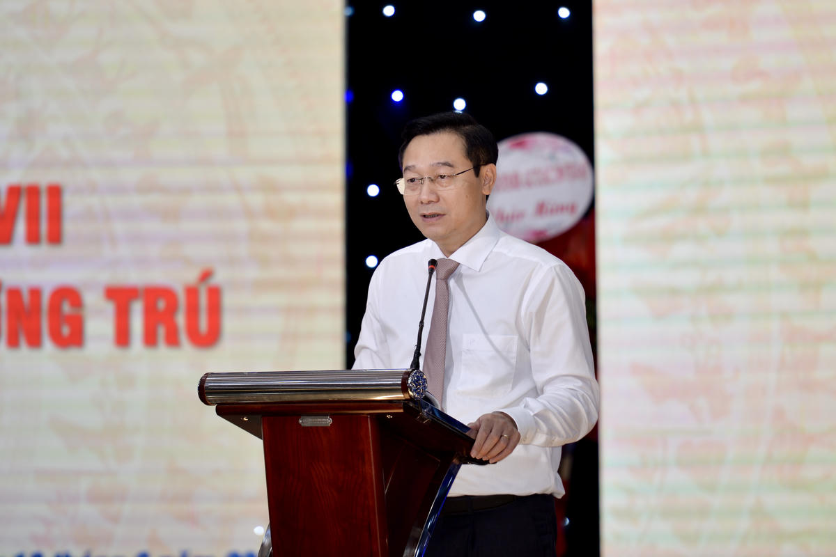 Ông Nguyễn Thế Lãm, Giám đốc Báo và Phát thanh, Truyền hình Quảng Ninh, Chủ tịch Hội Nhà báo tỉnh Quảng Ninh phát biểu tại Đại hội.