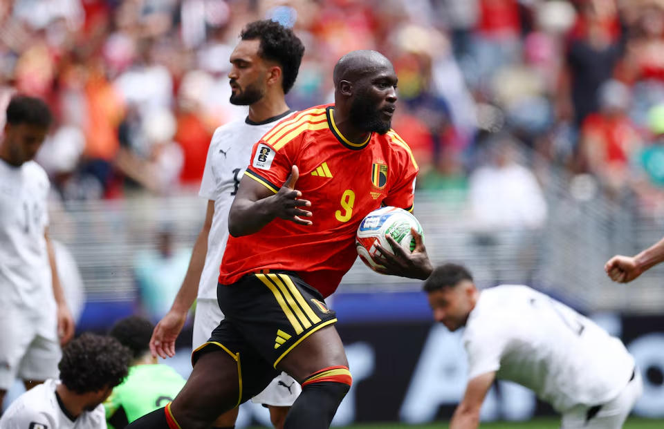Romelu Lukaku của Bỉ ăn mừng sau khi Mohamed Hany của Ai Cập ghi bàn phản lưới nhà, giúp Bỉ san bằng tỷ số 1-1. Nguồn: Reuters.
