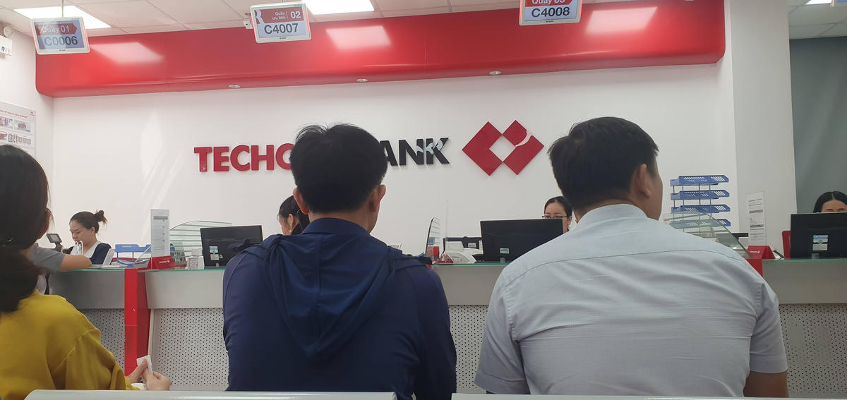 Tiền gửi của cư dân tăng vọt. Ảnh: H.H.