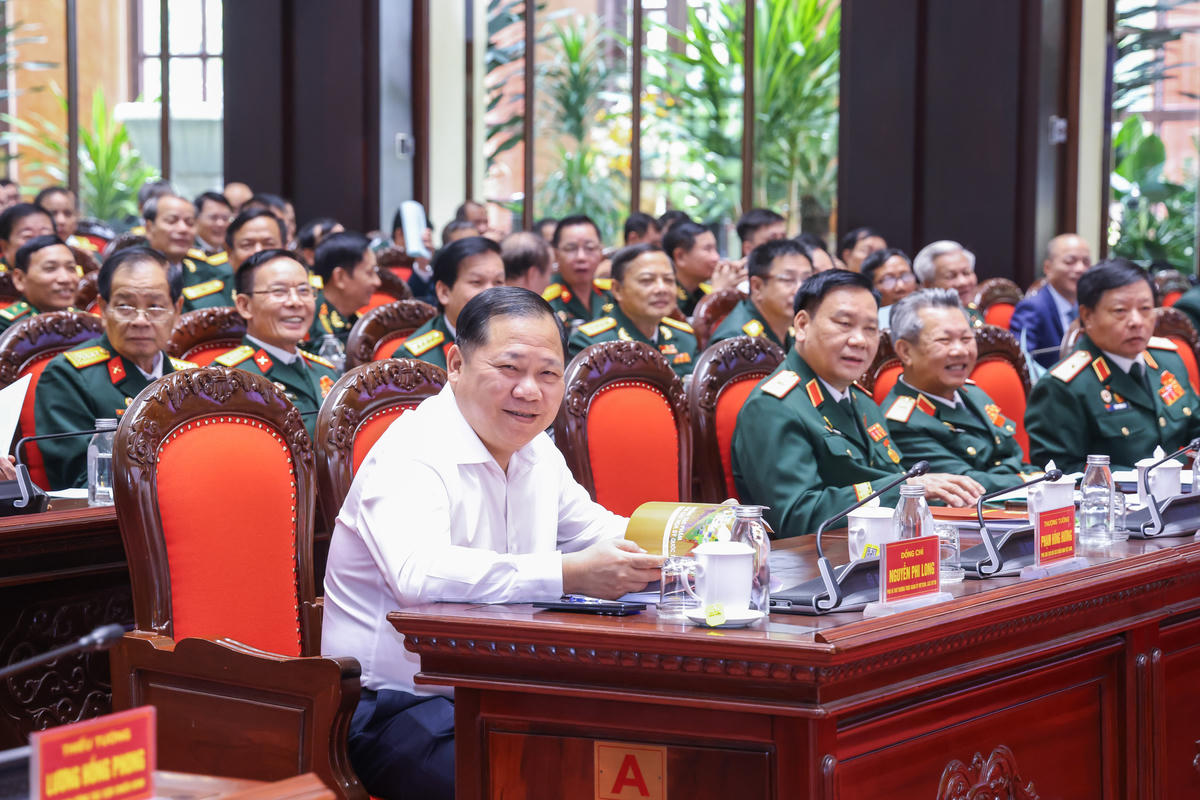 Phó Bí thư Thường trực Đảng ủy MTTQ, các đoàn thể Trung ương, Phó Chủ tịch UBTƯ MTTQ Việt Nam Nguyễn Phi Long và các đại biểu tham dự Đại hội. Ảnh: Quang Vinh.