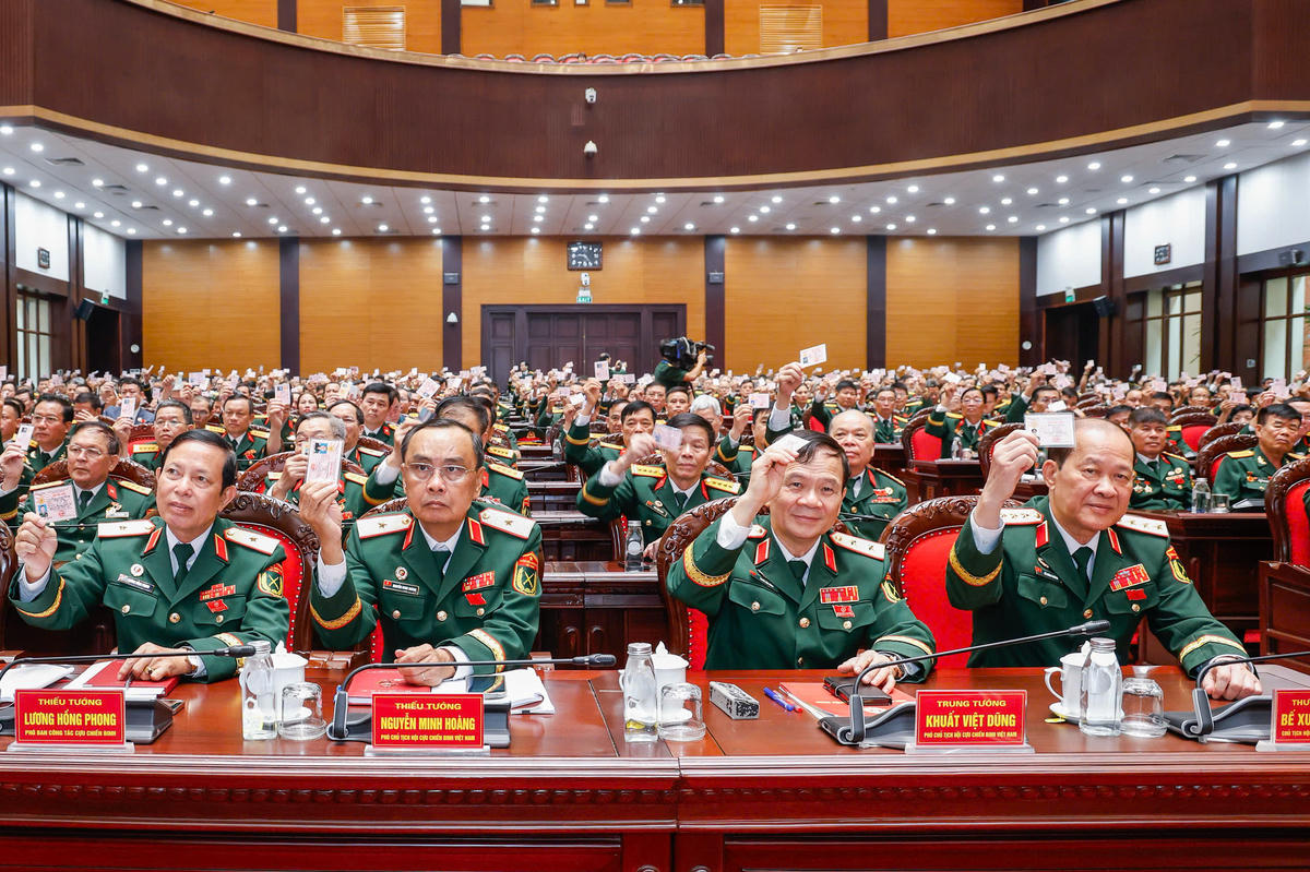Đại biểu tiến hành biểu quyết tại Đại hội. Ảnh: Quang Vinh.