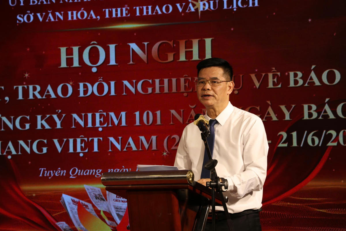 Giám đốc Sở Văn hóa, Thể thao và Du lịch tỉnh Tuyên Quang Nguyễn Trung Ngọc phát biểu tại Hội nghị.