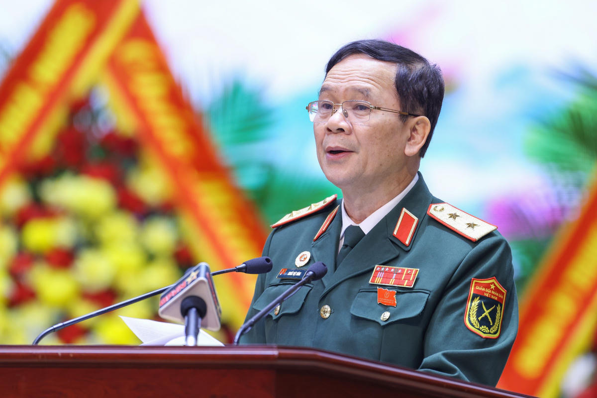 Trung tướng Khuất Việt Dũng - Phó Chủ tịch Hội Cựu chiến binh Việt Nam trình bày Báo cáo chính trị tại Đại hội. Ảnh: Quang Vinh.