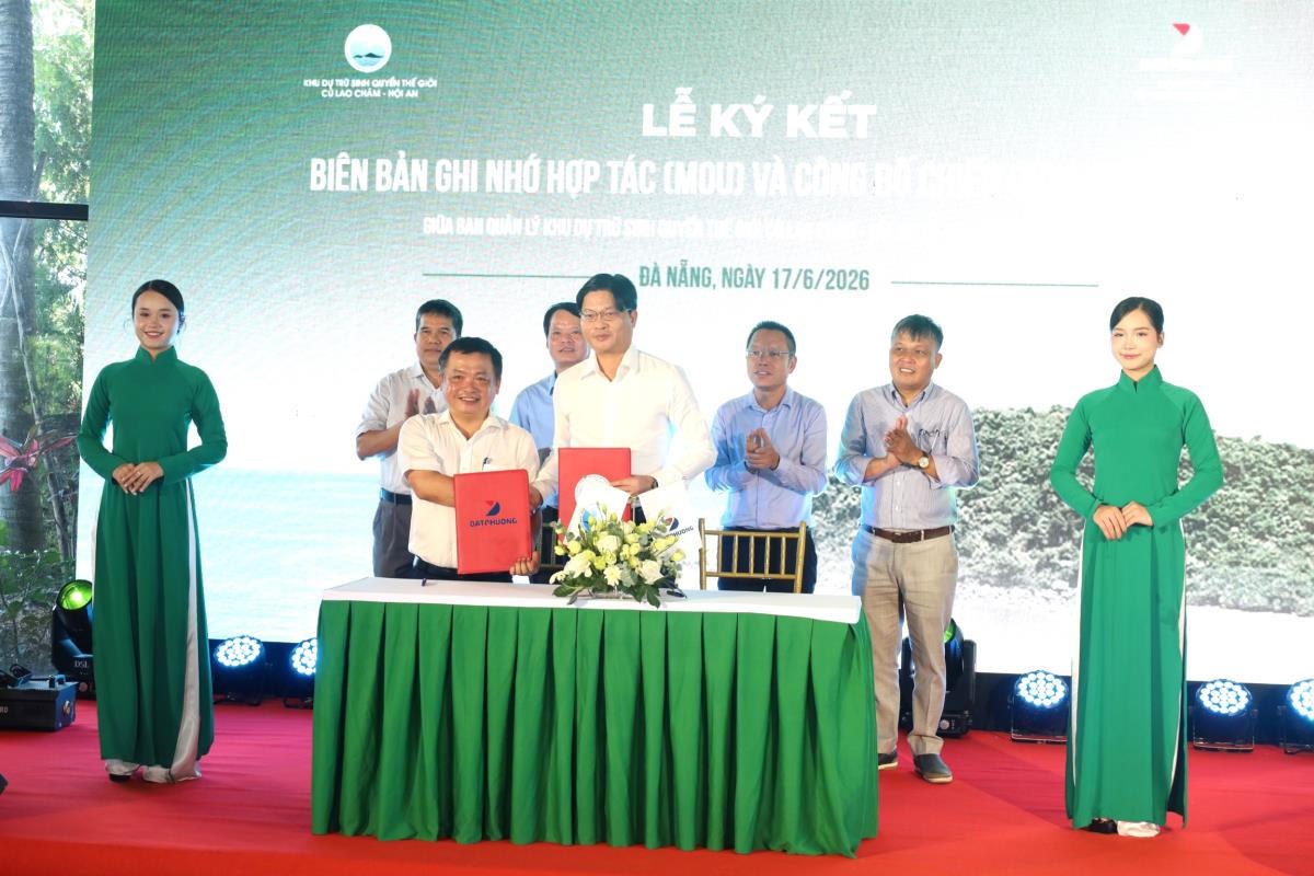 Ký kết nhằm kết nối nguồn lực xã hội, thúc đẩy sự chung tay của doanh nghiệp, cộng đồng trong hành trình phát triển bền vững. Ảnh: Nguyễn Tú.