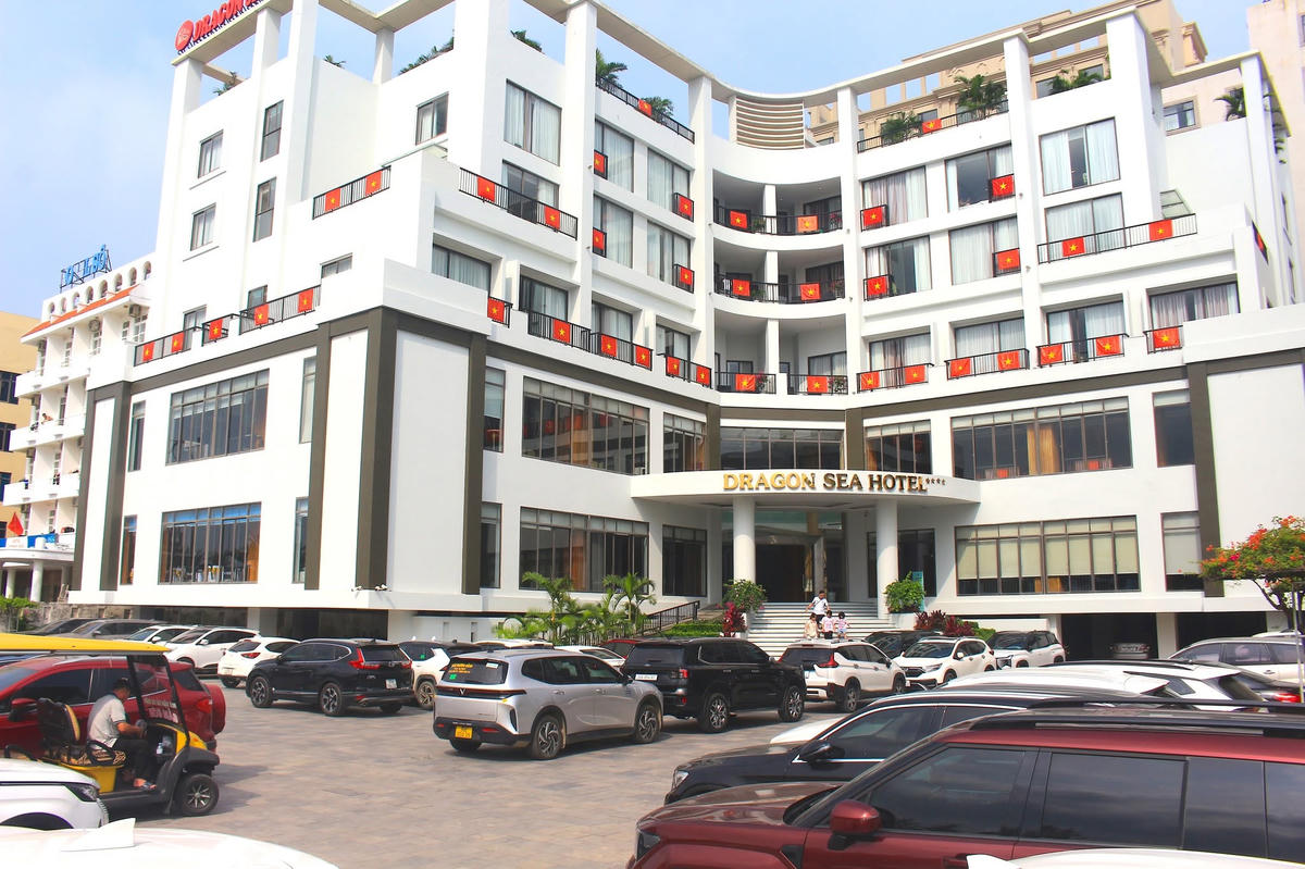 Khách sạn Dragon Sea là khách sạn 4 sao thuộc hệ thống khách sạn 4 sao theo tiêu chuẩn quốc tế của Dragon Hotels.