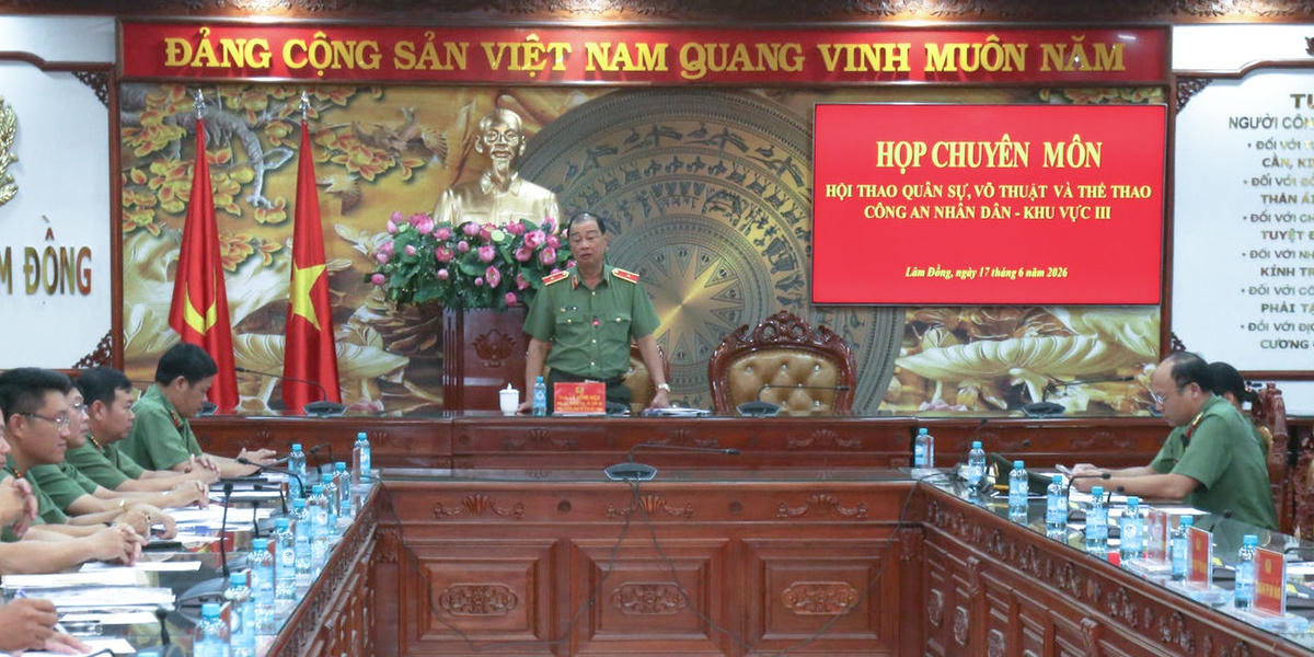 Quang cảnh buổi họp chuyên môn.