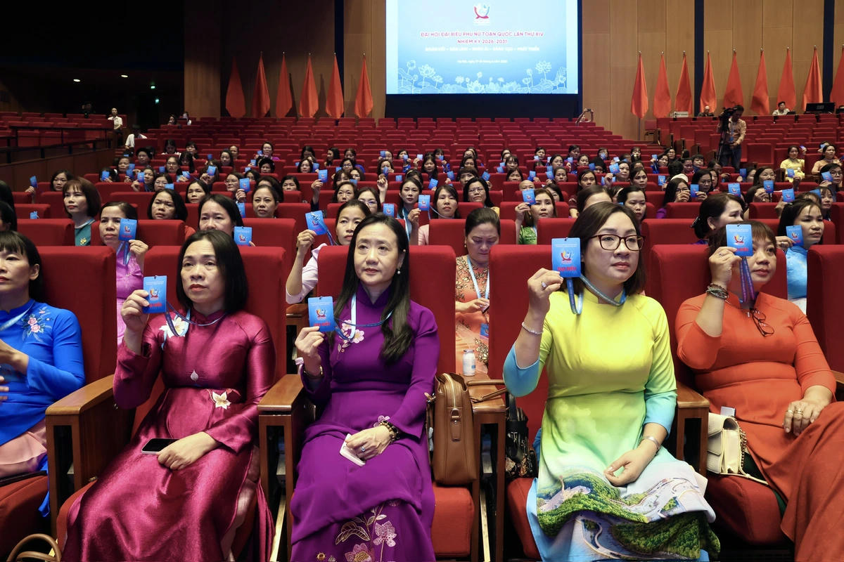 Các đại biểu bầu Đoàn Chủ tịch, Đoàn Thư ký Đại hội và Ban Thẩm tra tư cách đại biểu gồm 9 thành viên. Ảnh: PV